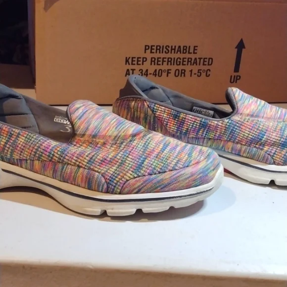 Skechers go walk 3 size 8 hotsell